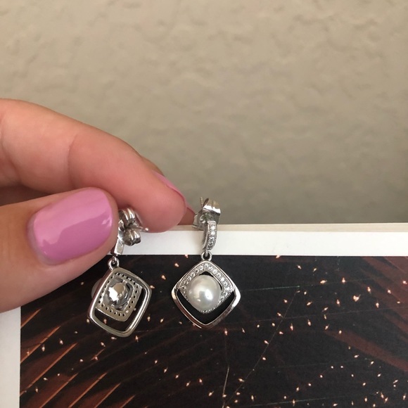 ⬇️✨ Gorgeous Pearl Earrings ✨ - Picture 3 of 7